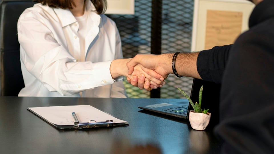 من التخرج إلى أول وظيفة